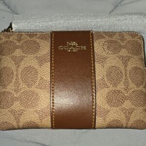 Coach Signature Tan and Brown Corner Zip Wristlet NIP